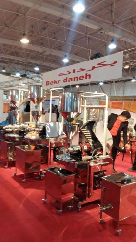 Grupo de producción Bekrdaneh en la exposición de Shiraz en febrero de 95